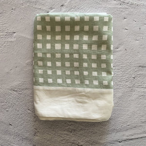 Bright Threads Tablecloth - Gingham  Gum Green 150x280cm