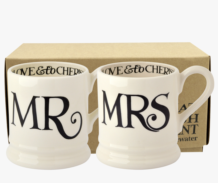 Black Toast Mr & Mrs Set of 2  1/2 Pint Mugs